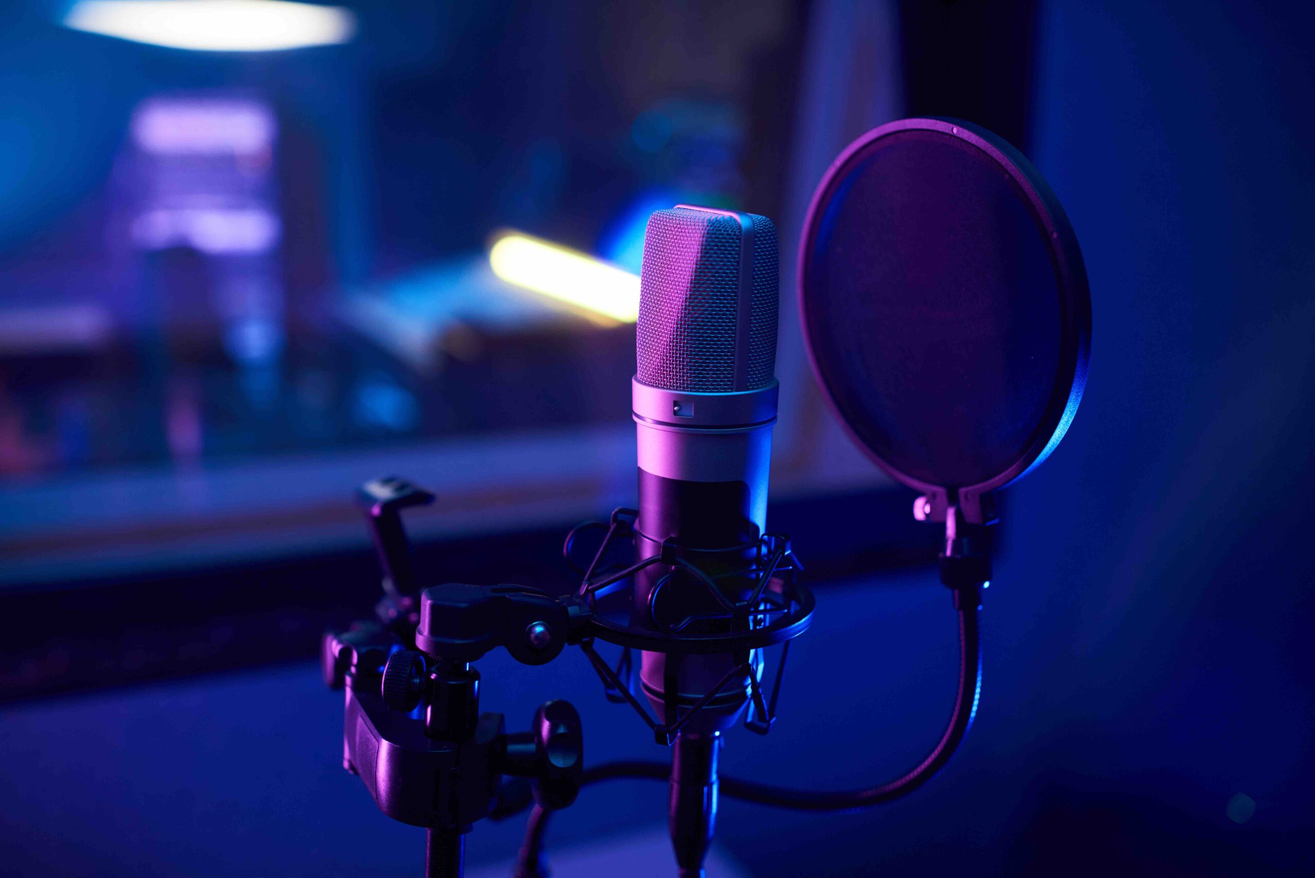 AI-voiceover vs. voice-artister